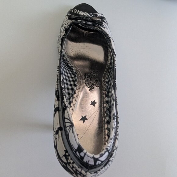 Naughty Monkey Nature Calls Peep Toe Heels, size 8, black & white - Picture 4 of 7